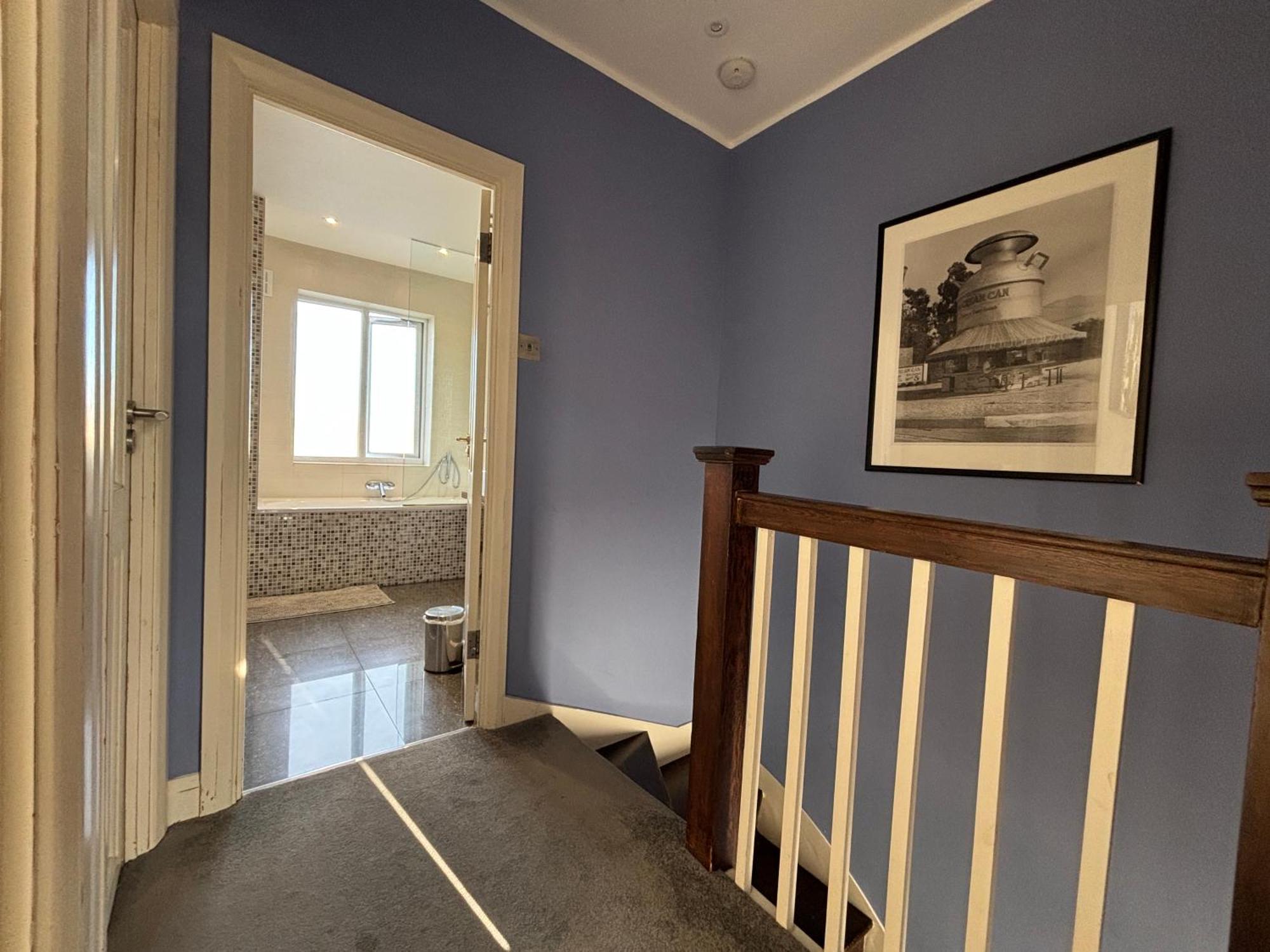 Entire House Floor Perfect For Couples & Freelancers - Available For Single Too Hotel Лондон Екстериор снимка
